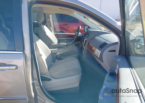 2009 Chrysler Town & Country Touring from USA, damaged, VIN 2A8HR54119R549257